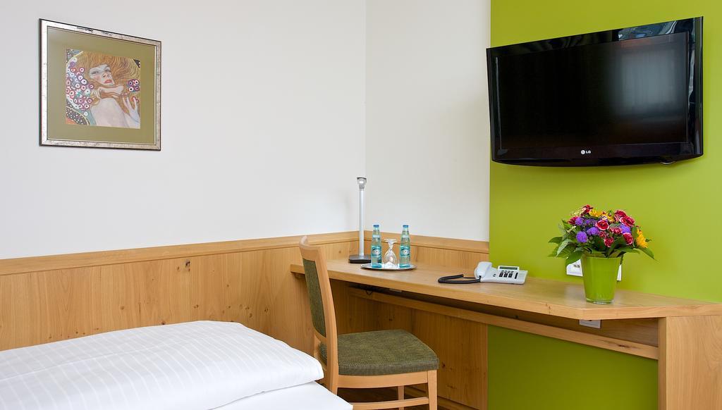 Hotel Zur Muehle Ismaning Room photo